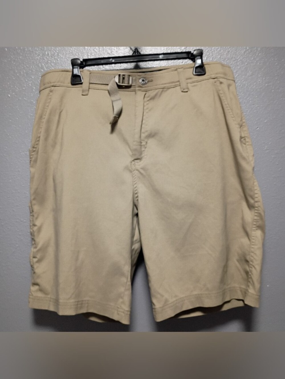 Gerry Khaki men's Shorts - Classic Comfort  5 Pockets Size 36 Light Brown